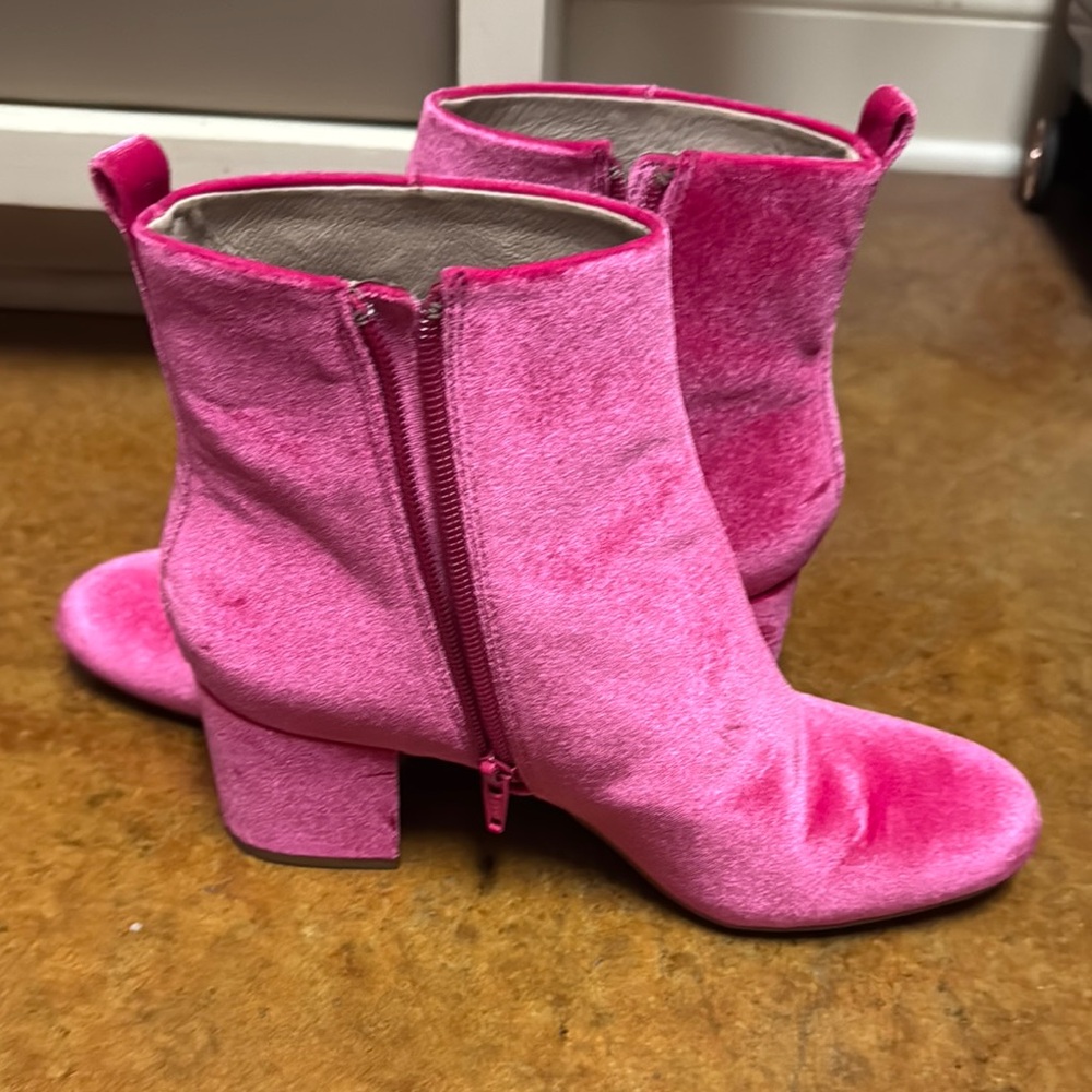 Gianni Bini Stylish Pink Suede Ankle Boots - Picture 3 of 5